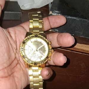 Geneva Gold Men's Watch with Bold Design